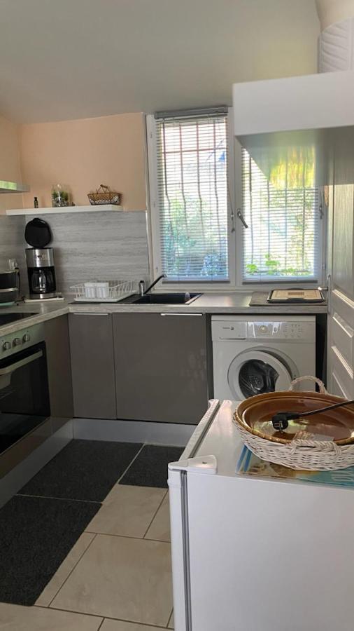 Apartmán Chez Sabine Et Pascal Meyzieu Exteriér fotografie