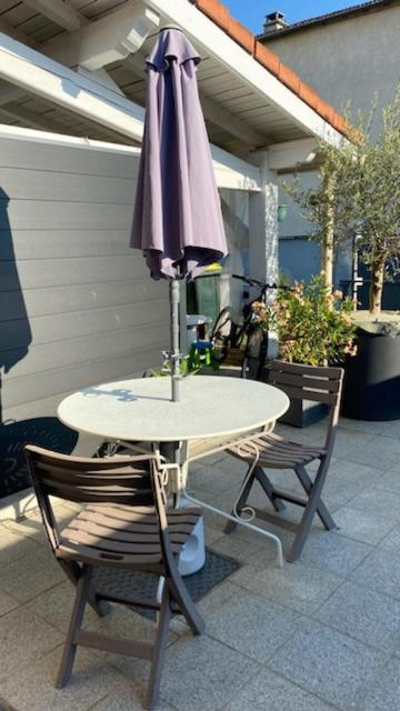 Apartmán Chez Sabine Et Pascal Meyzieu Exteriér fotografie